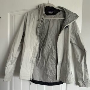 Patagonia women’s white wind breaker